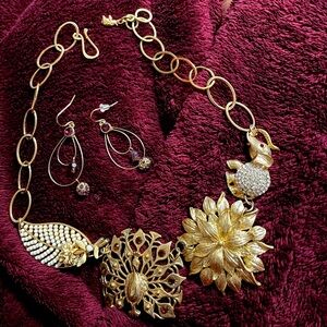 🤍 NWOT NECKLACE EARRING SET w Peacock and Elephant in Goldtone matching Earrings